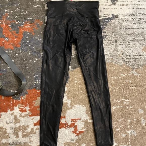 Faux Leather Spanks XL but could also fit L - Picture 3 of 4